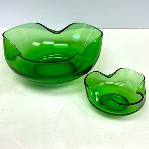 Mid Century Modern ANCHOR HOCKING emerald green glass  2 piece chip and dip set